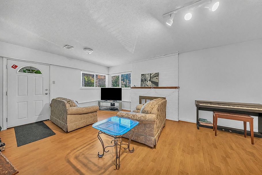 468 Saville Crescent North Vancouver, BC - 30