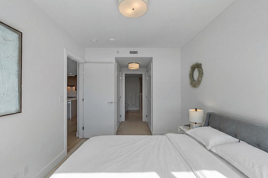 404 1210 E 27th Street North Vancouver, BC - 16
