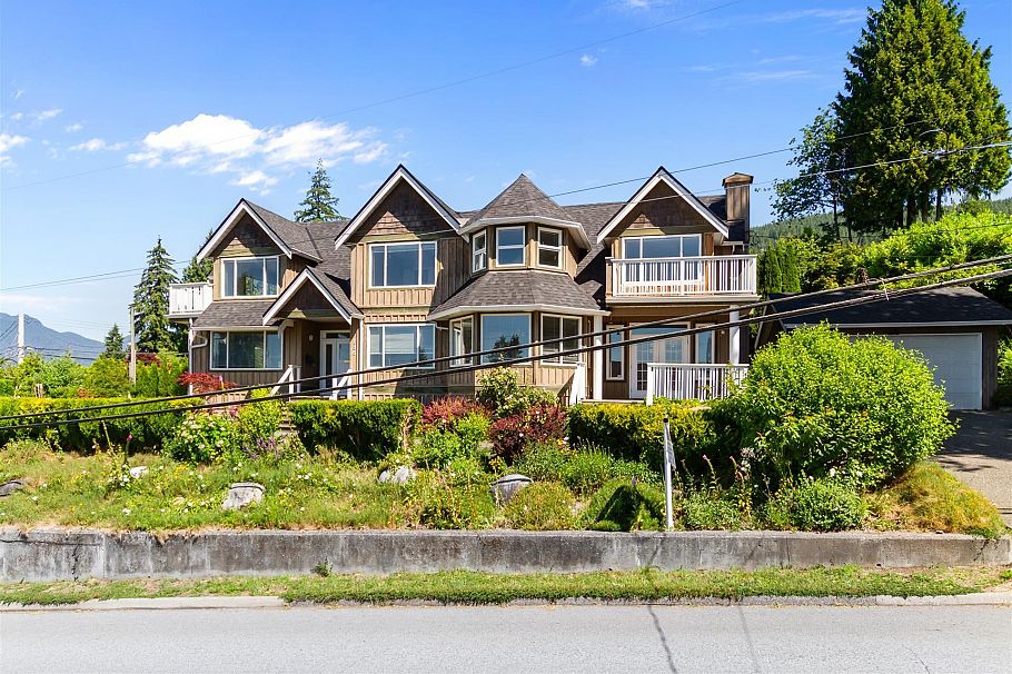 186 E Braemar Road Vancouver, BC - 26