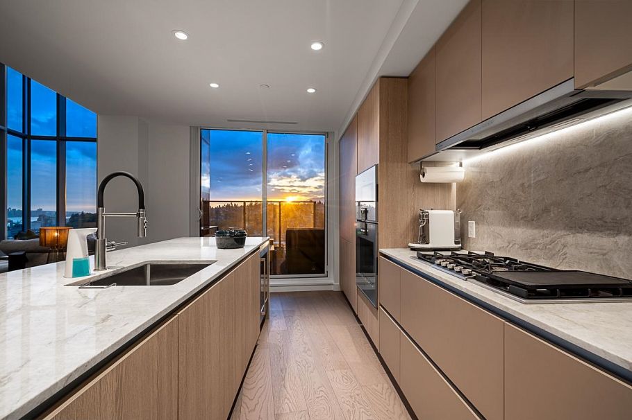 2406 1500 Fern Street North Vancouver, BC - 10