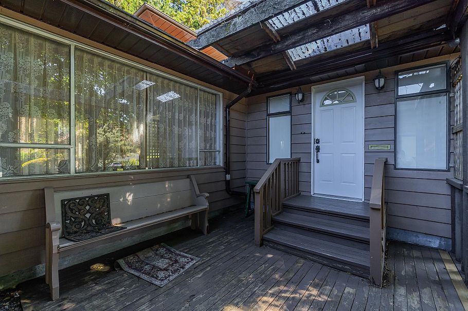 2495 Lauralynn Drive North Vancouver, BC - 7