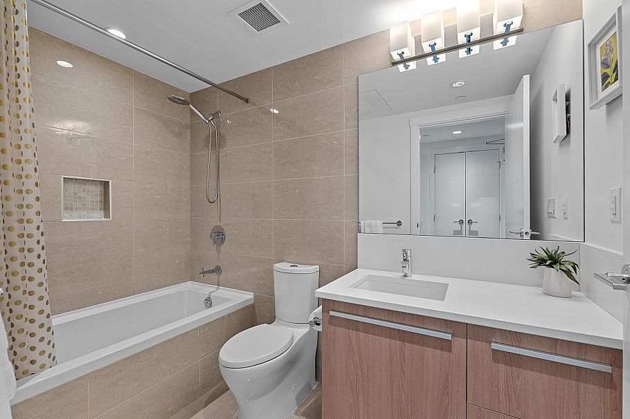 404 1210 E 27th Street North Vancouver, BC - 24