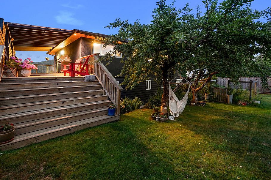 575 N Dollarton Highway North Vancouver, BC - 32