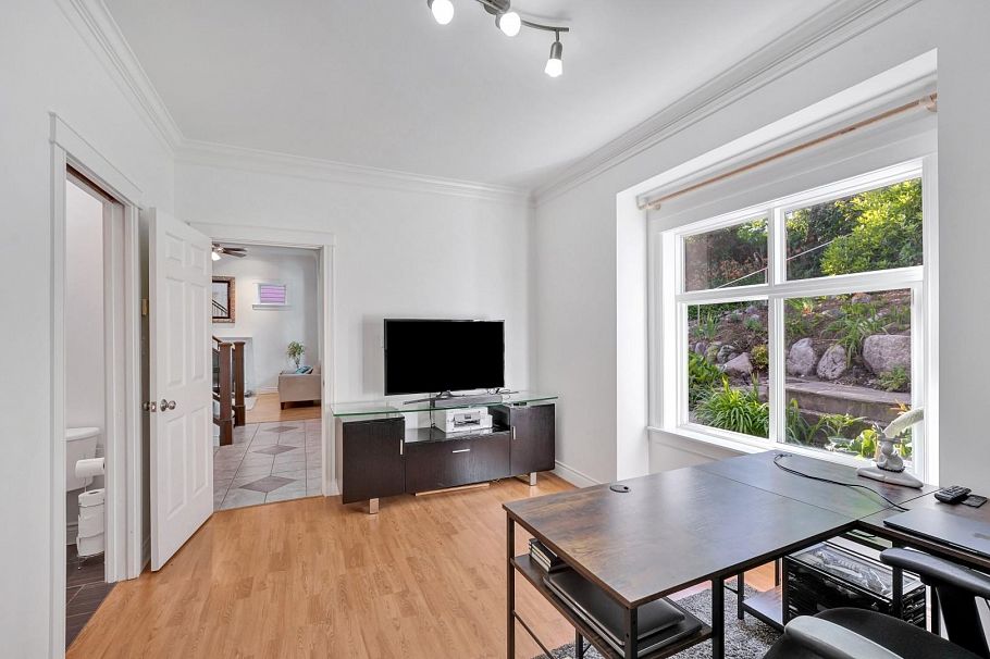 425 Tempe Crescent North Vancouver, BC - 21