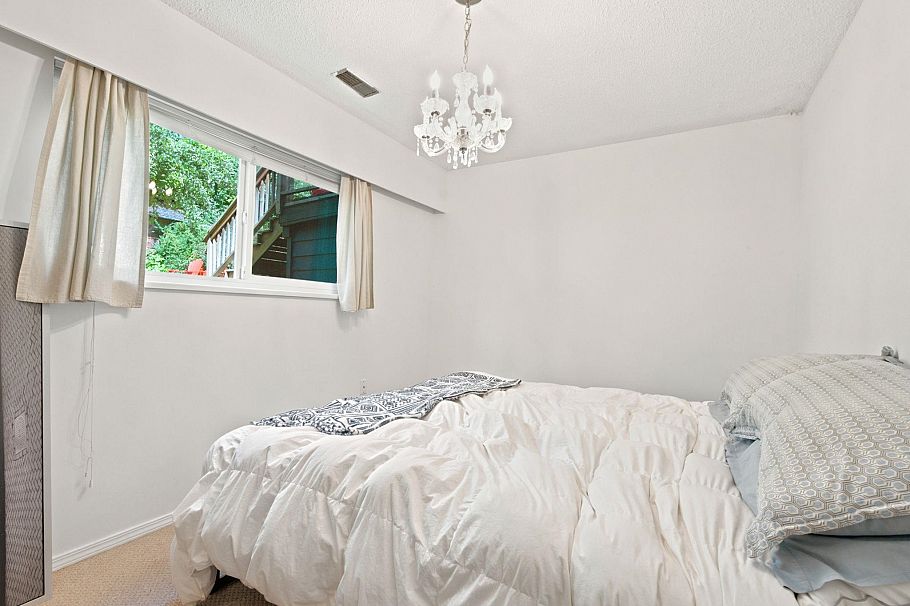 575 N Dollarton Highway North Vancouver, BC - 39