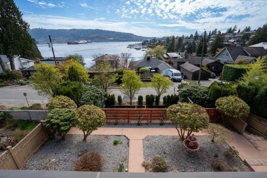 4493 Epps Avenue North Vancouver, BC - 36