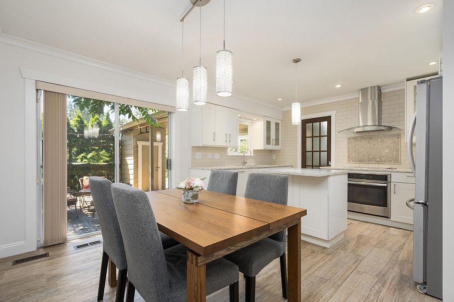 457 W 23rd Street North Vancouver, BC - 8