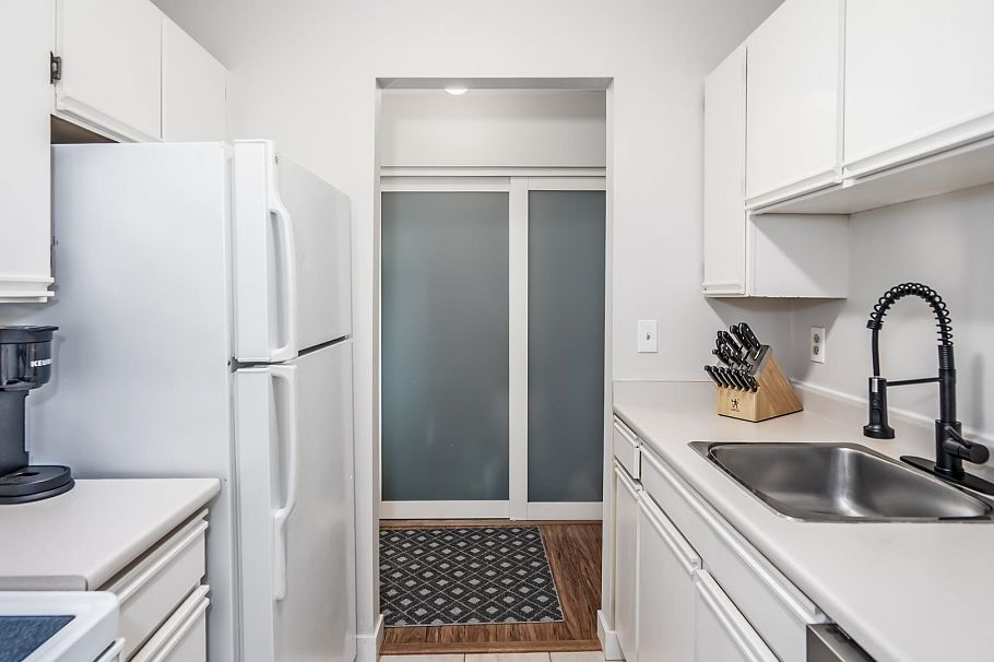 305 975 W 13th Avenue Vancouver, BC - 10