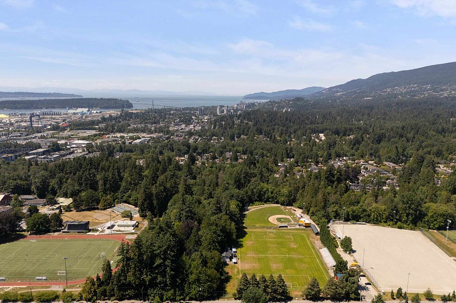 457 W 23rd Street North Vancouver, BC - 39
