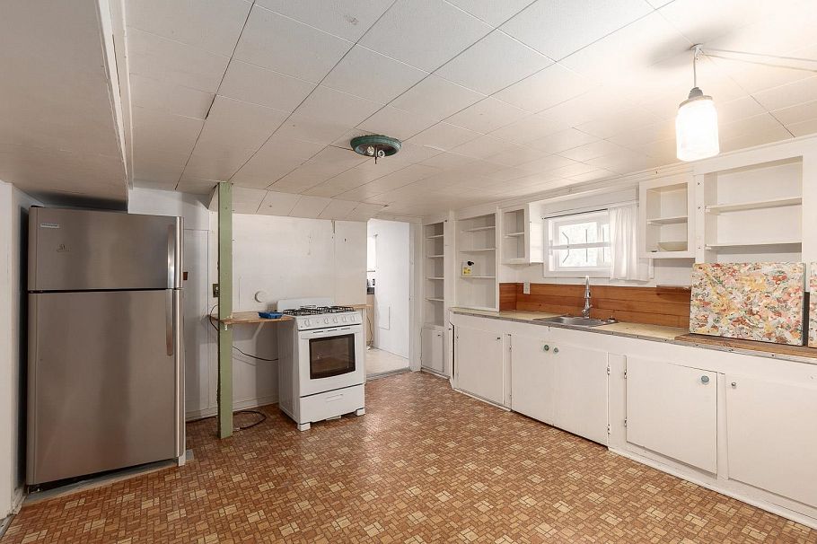 2002 E 13th Avenue Vancouver, BC - 24