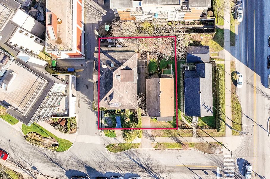 160 164 E 10th Street North Vancouver, BC - 1