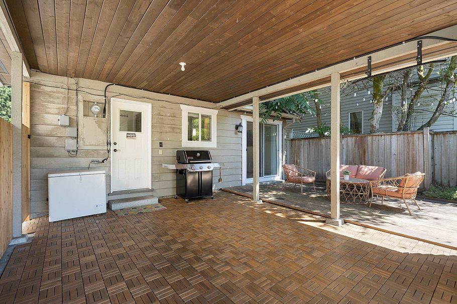 457 W 23rd Street North Vancouver, BC - 24