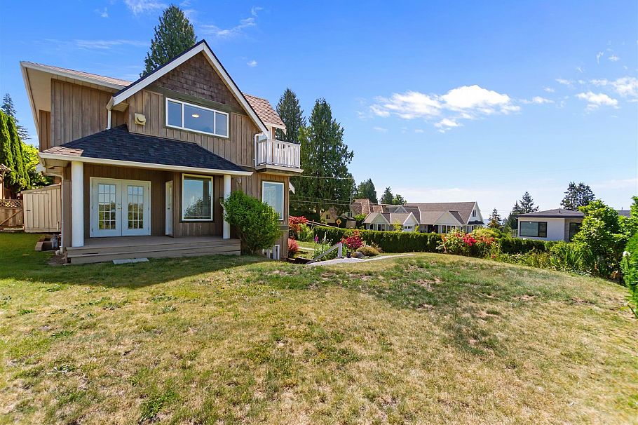186 E Braemar Road Vancouver, BC - 3