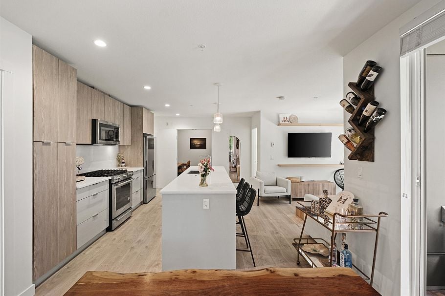 209 128 E 8th Street North Vancouver, BC - 17