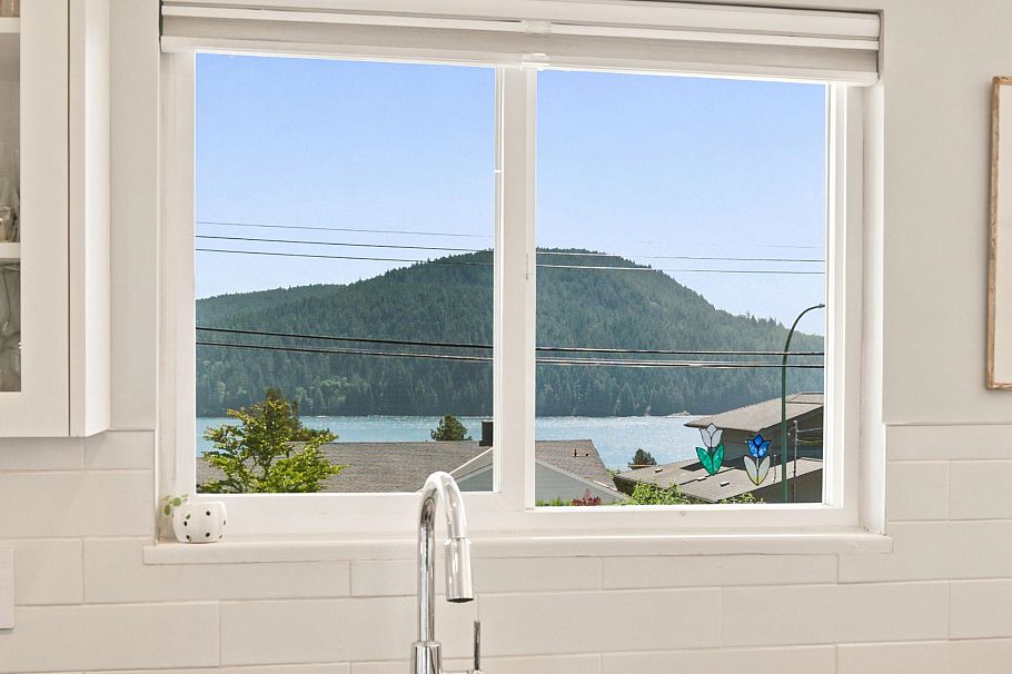 575 N Dollarton Highway North Vancouver, BC - 8