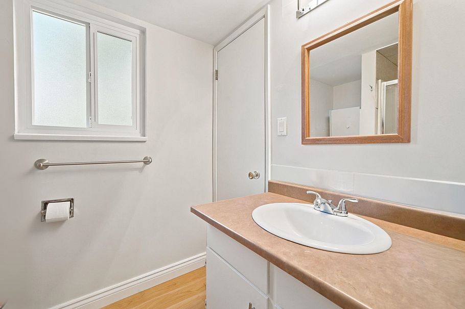 575 N Dollarton Highway North Vancouver, BC - 38