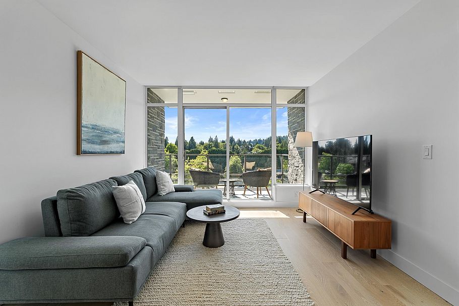 404 1210 E 27th Street North Vancouver, BC - 4