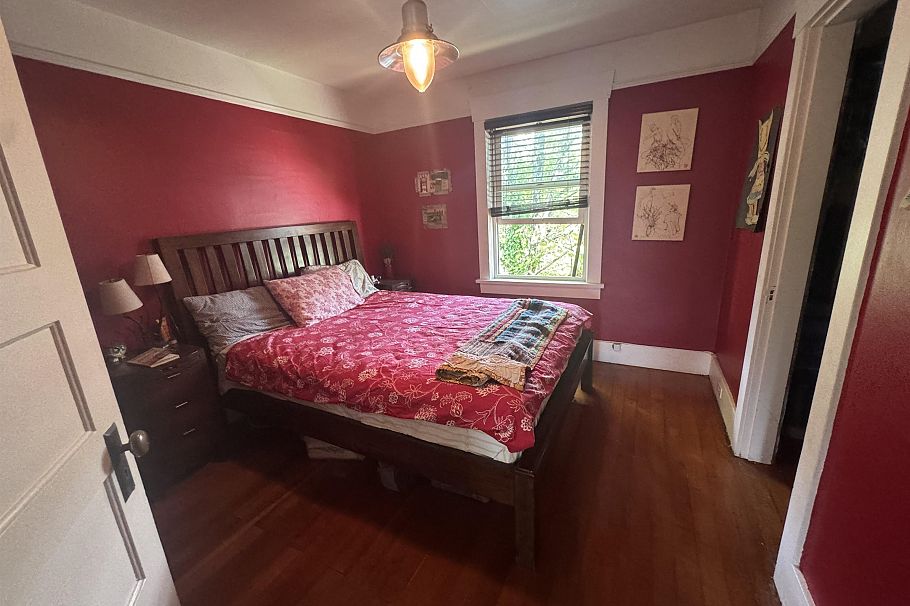 364 E 14th Street North Vancouver, BC - 9