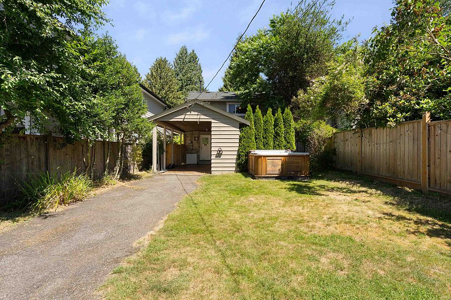 457 W 23rd Street North Vancouver, BC - 30