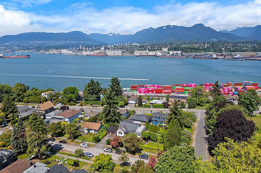 2587 Yale Street Vancouver, BC - 14