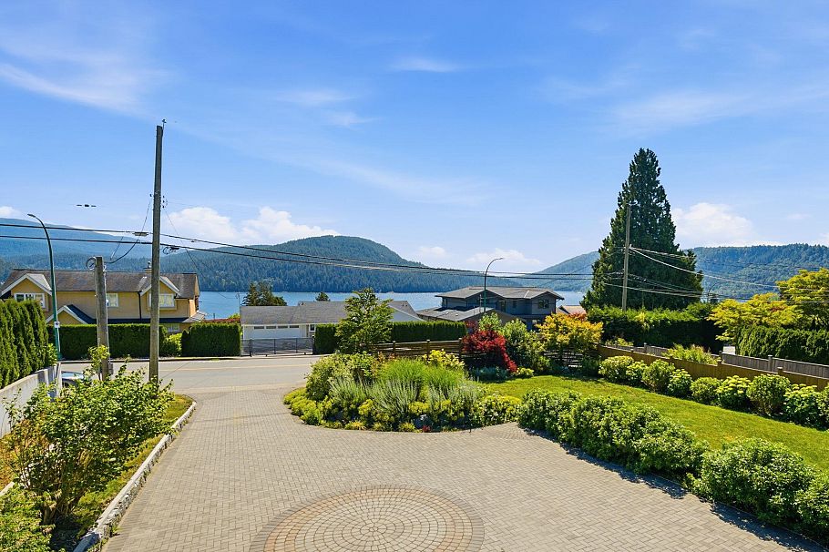 575 N Dollarton Highway North Vancouver, BC - 5