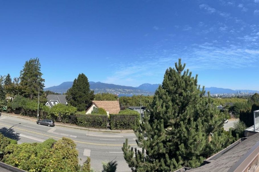 3974 W 10th Avenue Vancouver, BC - 36
