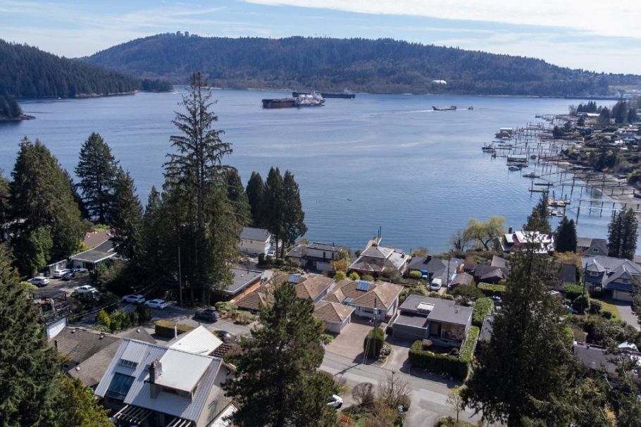 4493 Epps Avenue North Vancouver, BC - 2