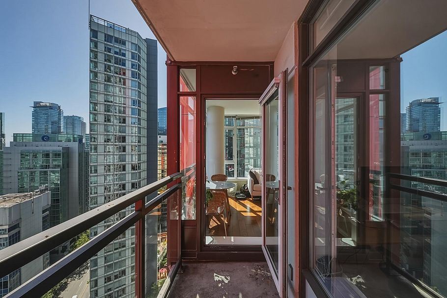 2106 1211 Melville Street Vancouver, BC - 22