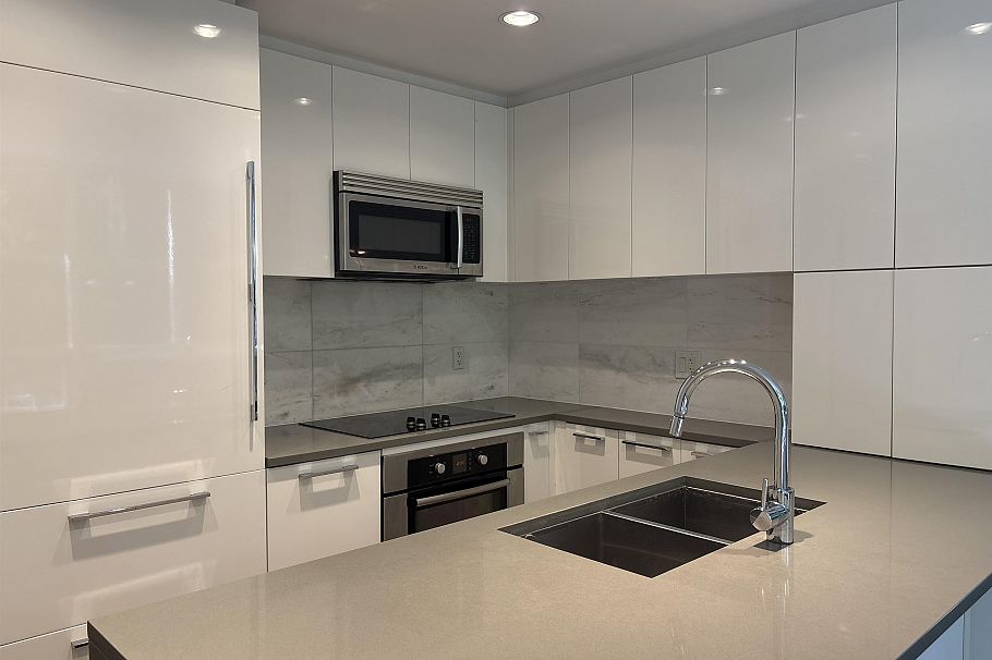 110 5728 Berton Avenue Vancouver, BC - 3