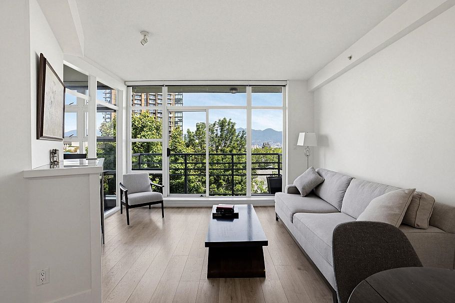 407 298 E 11th Avenue Vancouver, BC - 4