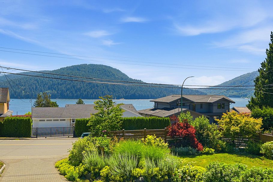 575 N Dollarton Highway North Vancouver, BC - 4