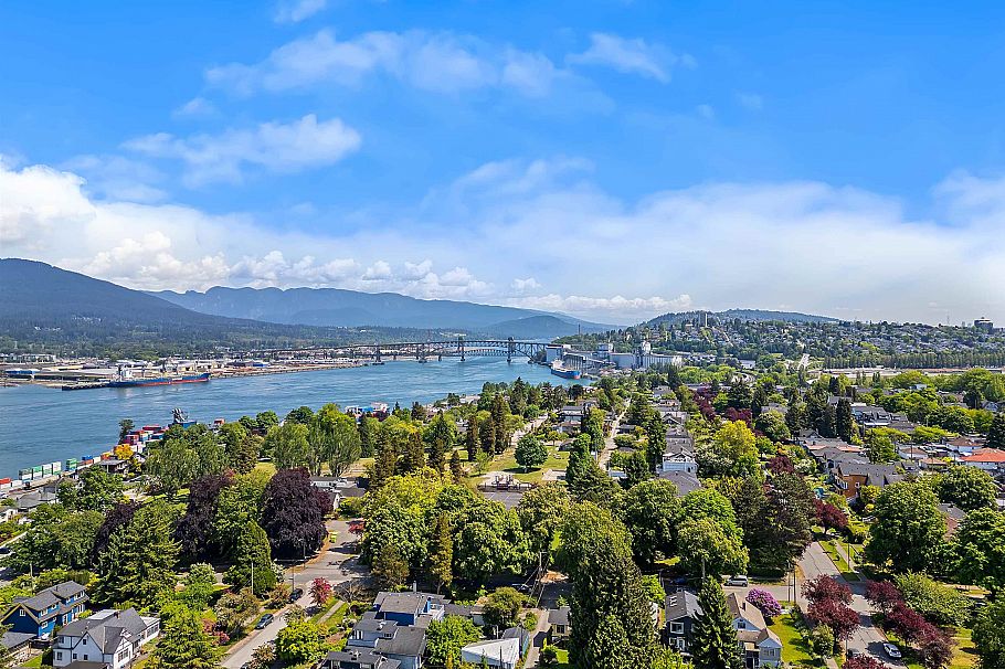 2587 Yale Street Vancouver, BC - 18