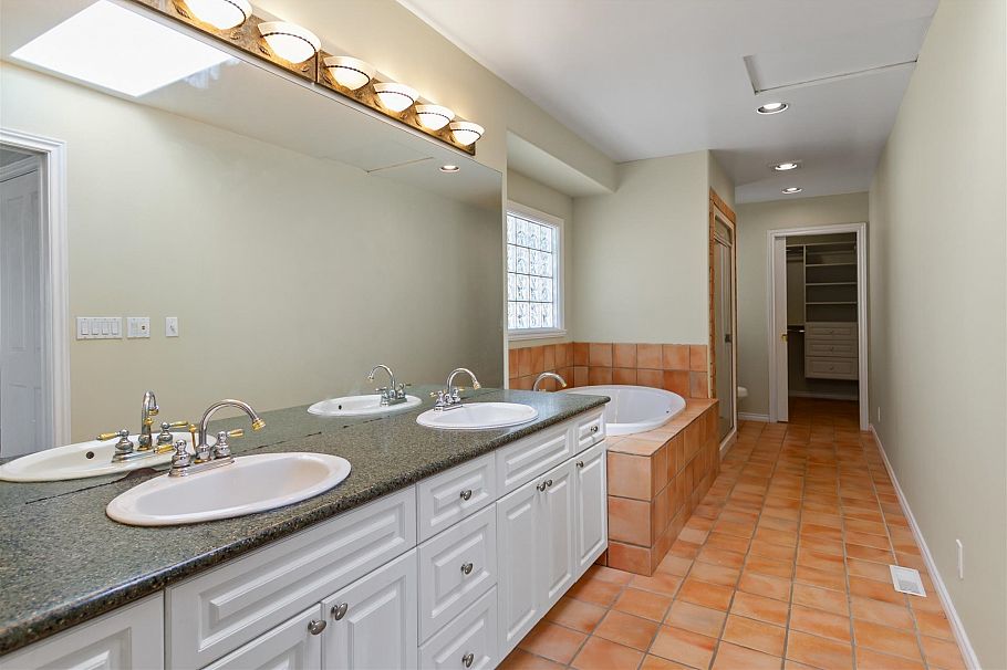 186 E Braemar Road Vancouver, BC - 11