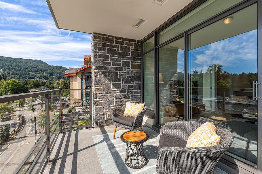 404 1210 E 27th Street North Vancouver, BC - 27