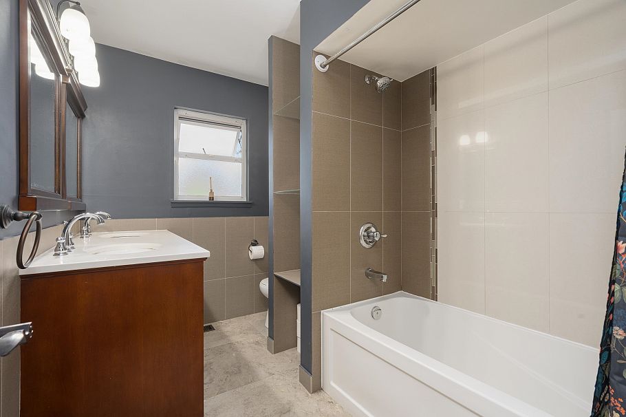 457 W 23rd Street North Vancouver, BC - 21