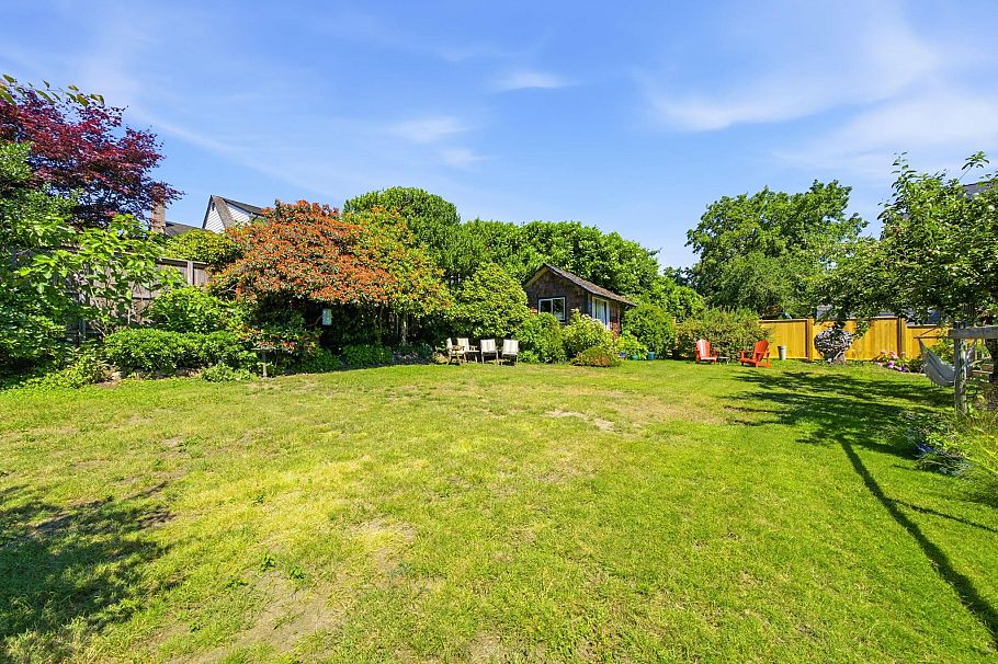 575 N Dollarton Highway North Vancouver, BC - 24