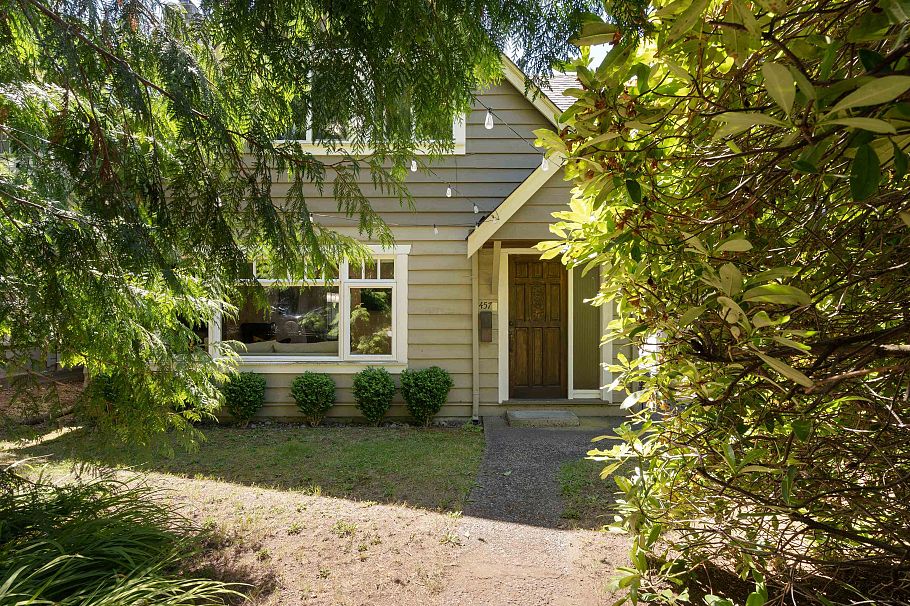 457 W 23rd Street North Vancouver, BC - 33