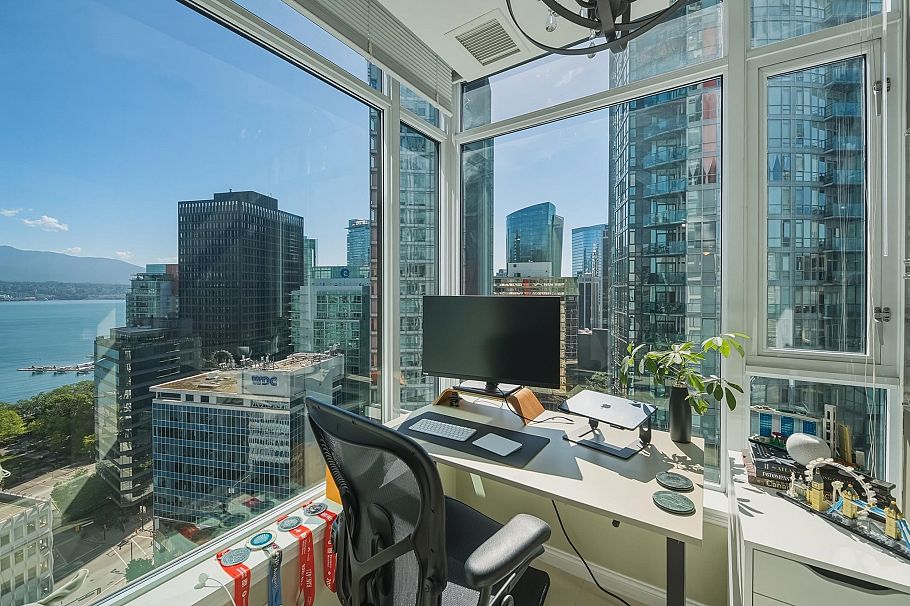2106 1211 Melville Street Vancouver, BC - 11
