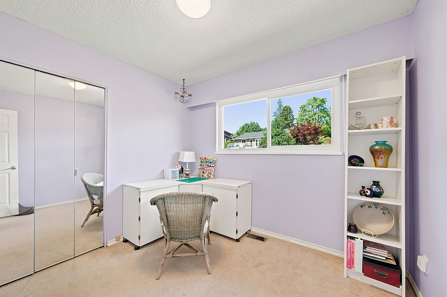 575 N Dollarton Highway North Vancouver, BC - 16