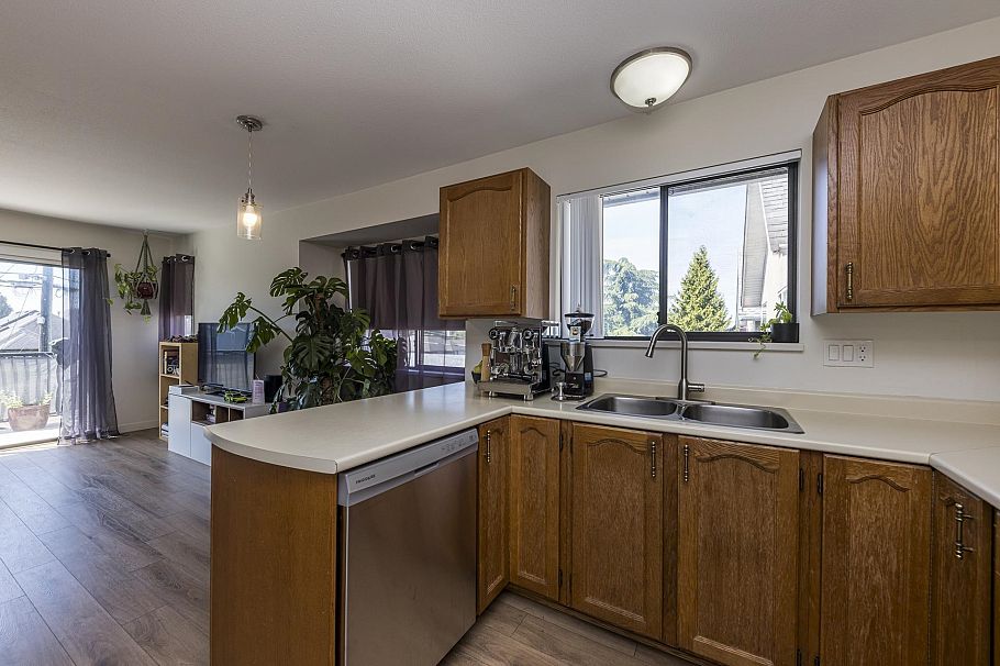239 E 20th Street North Vancouver, BC - 12