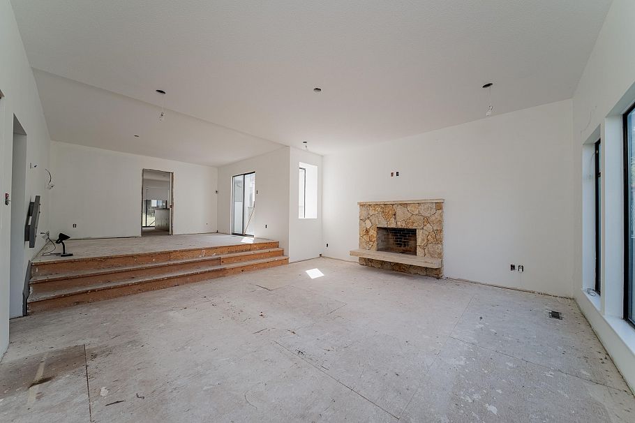 3974 W 10th Avenue Vancouver, BC - 5