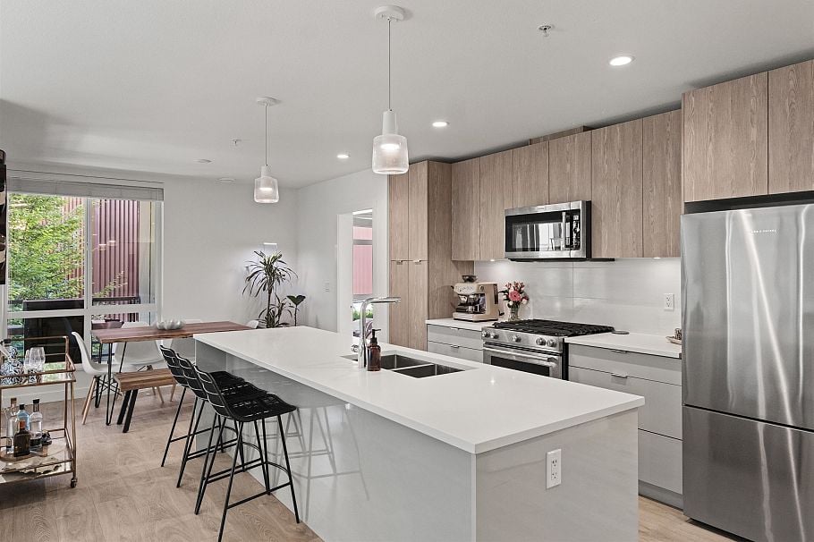 209 128 E 8th Street North Vancouver, BC - 8