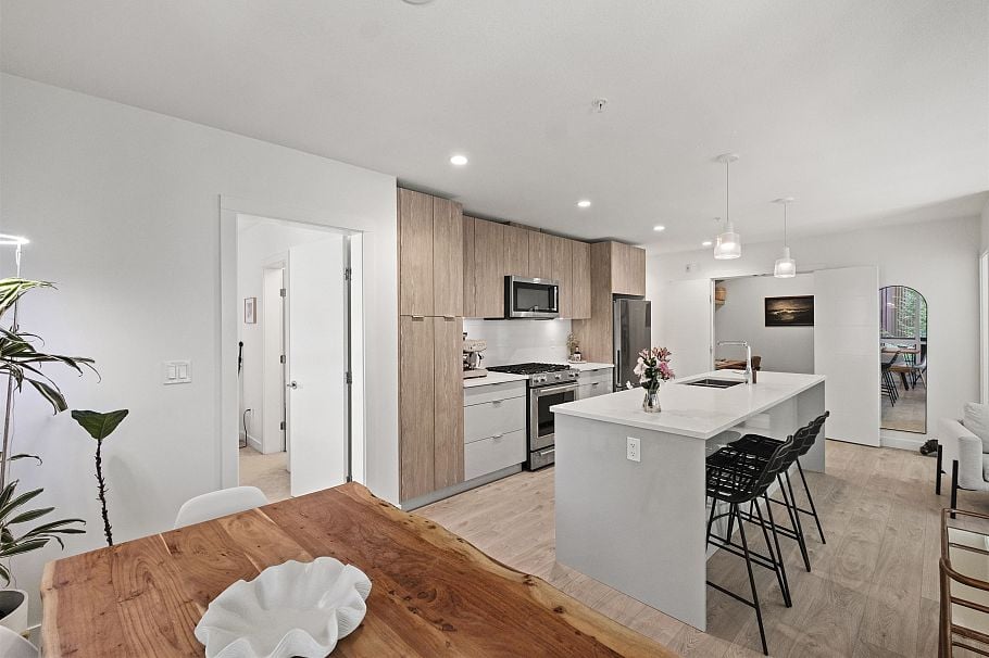 209 128 E 8th Street North Vancouver, BC - 16