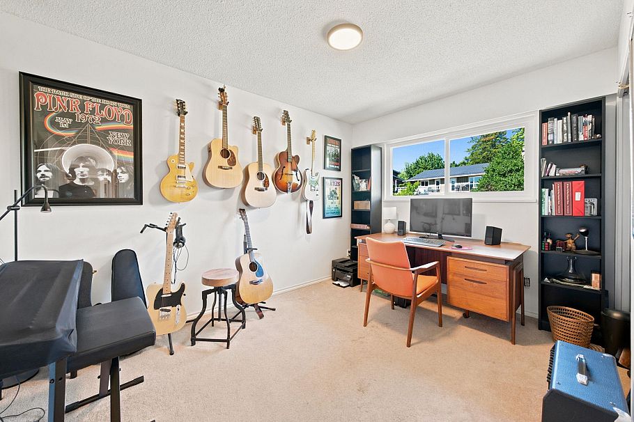575 N Dollarton Highway North Vancouver, BC - 18