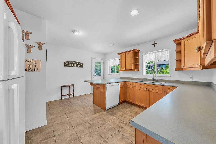468 Saville Crescent North Vancouver, BC - 16
