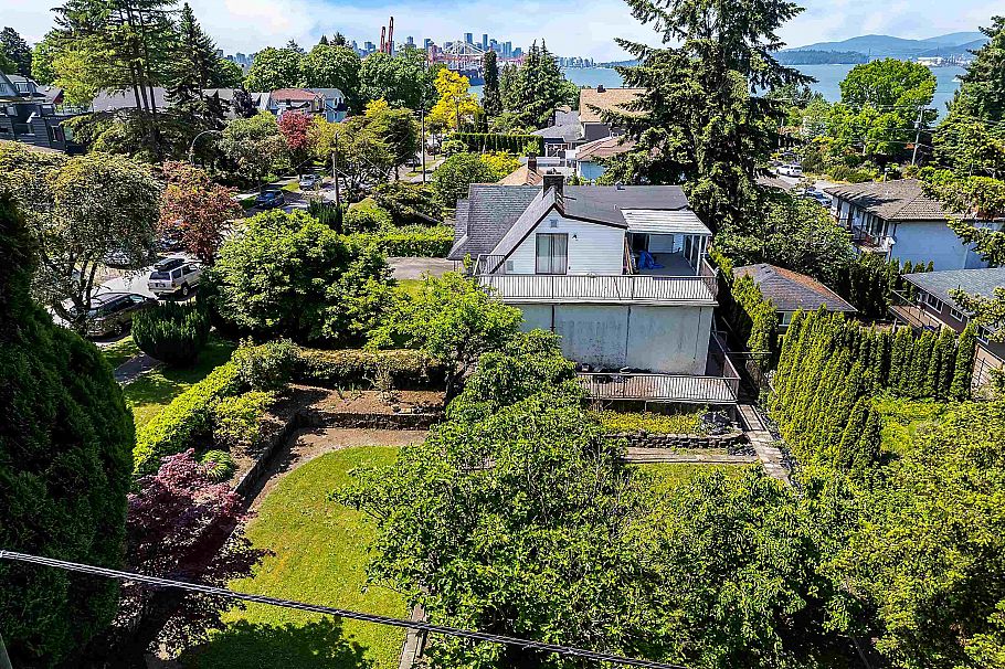 2587 Yale Street Vancouver, BC - 8