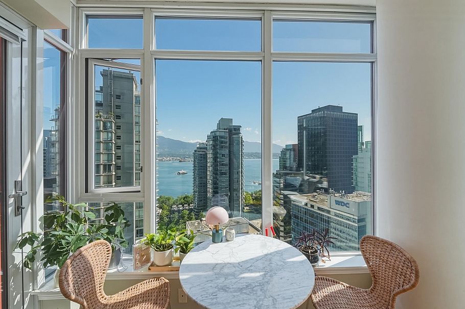 2106 1211 Melville Street Vancouver, BC - 3