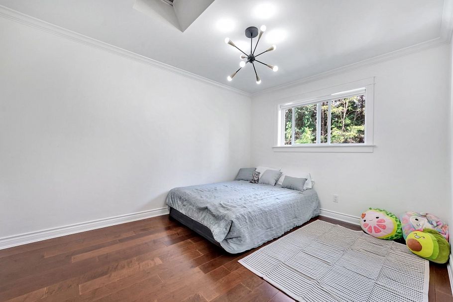 425 Tempe Crescent North Vancouver, BC - 12