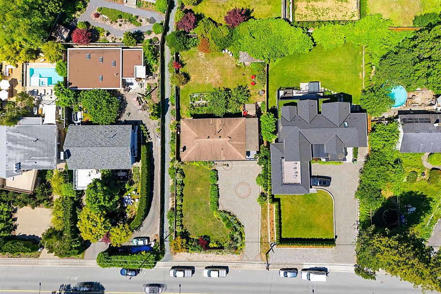 575 N Dollarton Highway North Vancouver, BC - 33