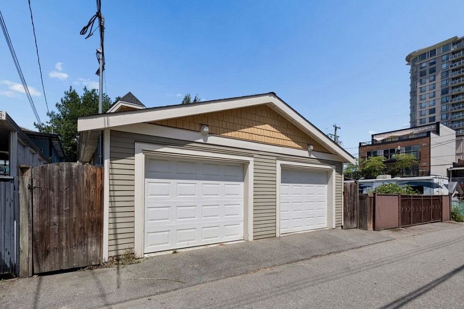 1336 E 23 Avenue Vancouver, BC - 32